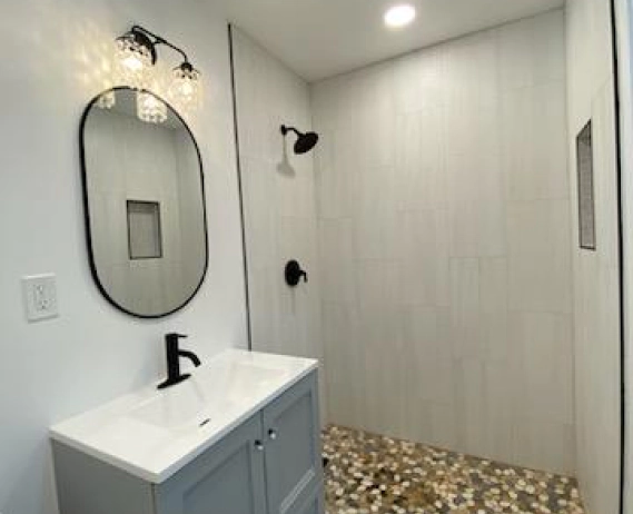 bathroom with a circular mirror